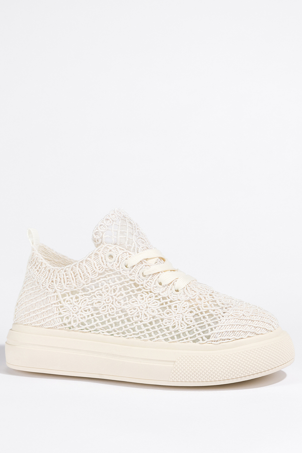 Kremowe sneakersy damskie creepersy koronkowe na platformie sznurowane Carla 6384-3