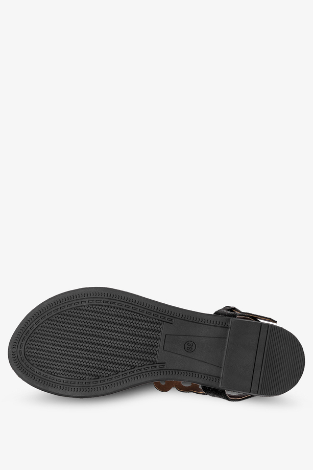 Czarne sandały ażurowe płaskie z ozdobną podeszwą Casu K23X6-B