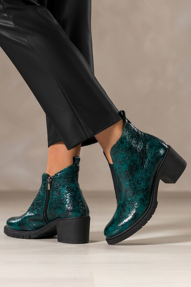 Zielone botki skórzane damskie lakierowane z wzorem wężowym obcas klocek szeroka elastyczna guma na przodzie PRODUKT POLSKI Casu 376
