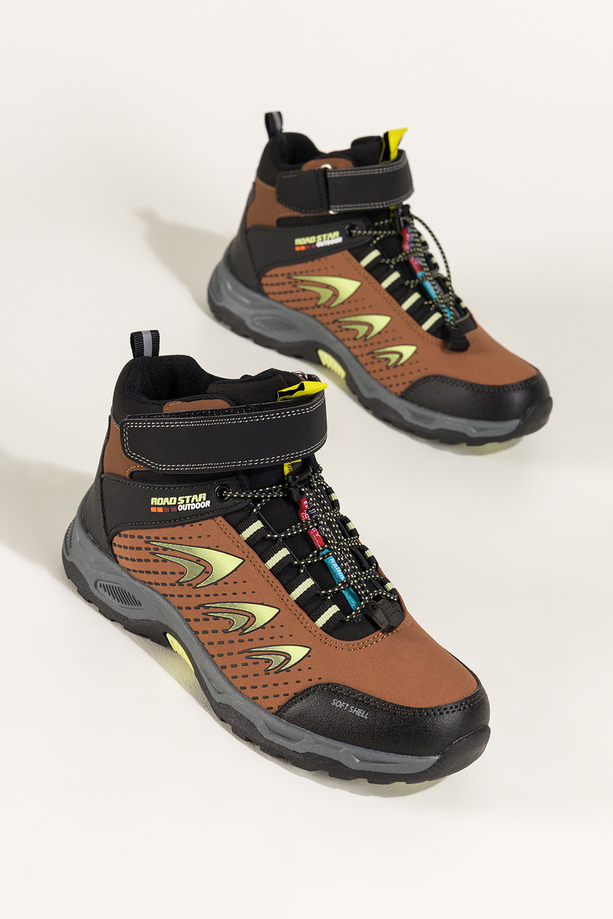 Brązowe buty trekkingowe damskie na bieżnikowanej podeszwie z regulowaną elastyczną sznurówką czarne wstawki softshell Casu 7689-2D