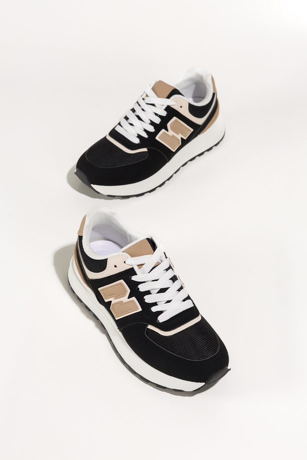 Czarne sneakersy damskie buty sportowe z perforacją na białej platformie beżowe wstawki  sznurowane Casu BB-864