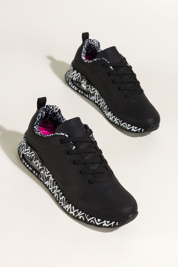 Czarne sneakersy damskie buty sportowe na koturnie z wzorem sznurowane Casu 0996-3