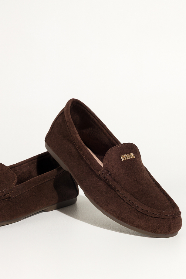 Czekoladowe mokasyny damskie półbuty płaskie ze złotą ozdobą skórzana wkładka Carla G341K