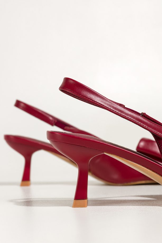 Bordowe czółenka damskie z kokardą obcas kieliszek odkryta pięta elastyczna guma w pasku Carla N892