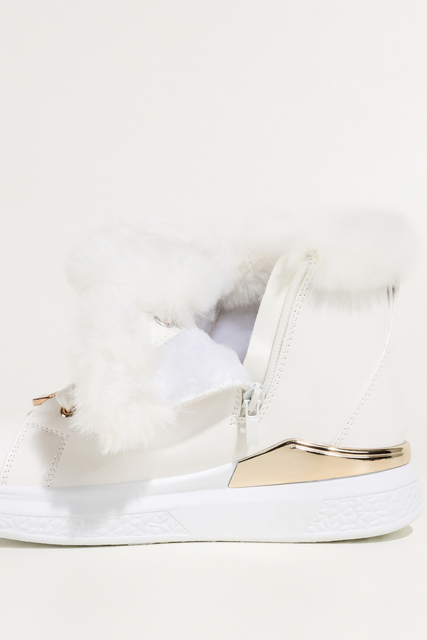 Białe botki damskie lakierowane platforma ze złotym akcentem złota ozdoba na języku sznurowane Casu 6992-86