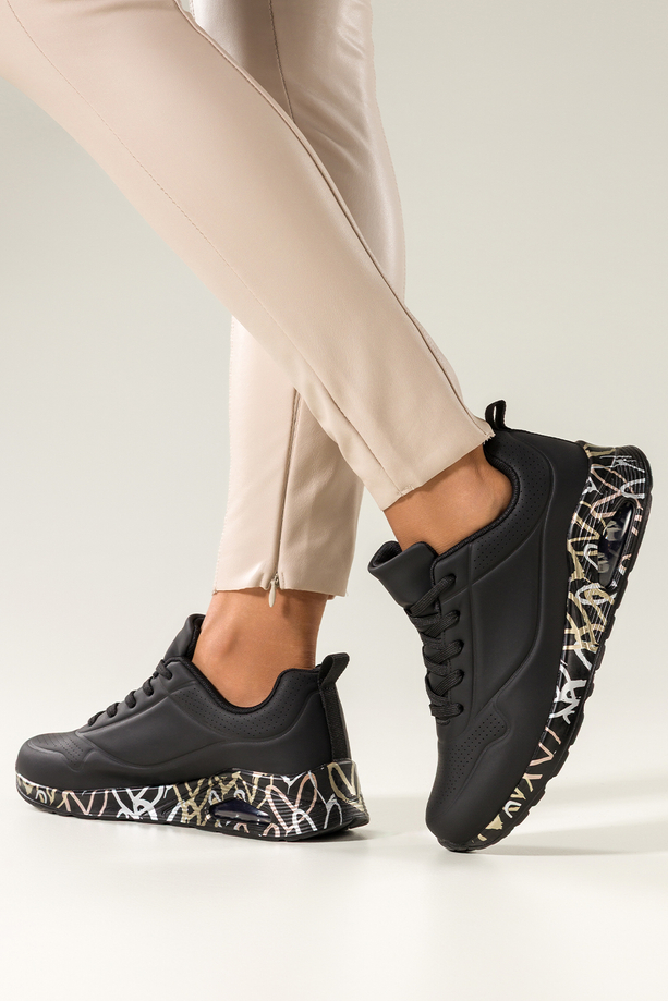 Czarne sneakersy damskie buty sportowe na koturnie z czarnym wzorem sznurowane Casu 0961-8