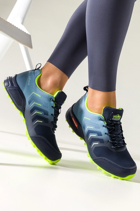 Granatowe buty trekkingowe damskie buty sportowe softshell na bieżnikowanej podeszwie seledynowe i niebieskie wstawki sznurowane Carla EY82976-89