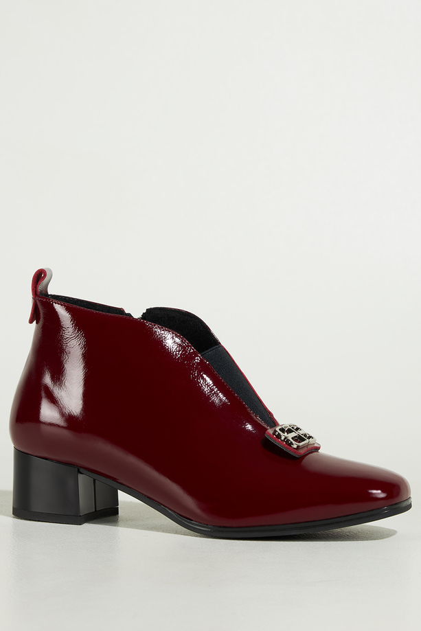 Bordowe botki skórzane damskie lakierowane obcas klocek elastyczna guma na przodzie srebrna ozdoba PRODUKT POLSKI Casu 378-L