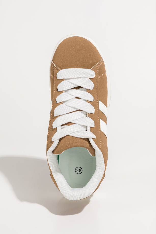 Beżowe sneakersy damskie buty sportowe na platformie sznurowane białe wstawki Casu 77632-2