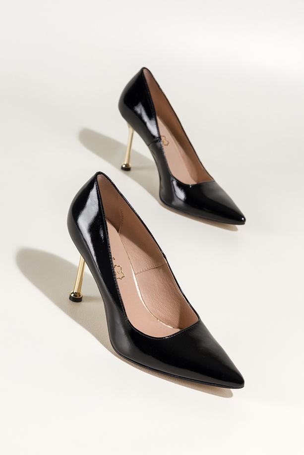 Czarne szpilki skórzane damskie lakierowane złoty obcas kieliszek PRODUKT POLSKI Casu 6934-399