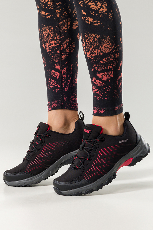 Czarne buty trekkingowe damskie buty sportowe softshell na bieżnikowanej podeszwie sznurowane czerwone wstawki Carla 8046
