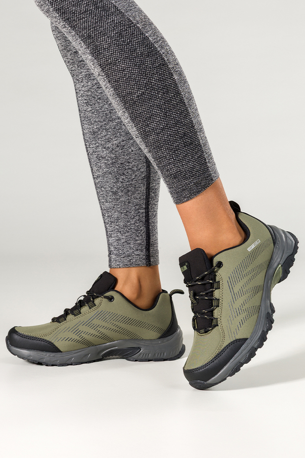 Zielone buty trekkingowe damskie buty sportowe softshell na bieżnikowanej podeszwie sznurowane czarne wstawki Carla 8046