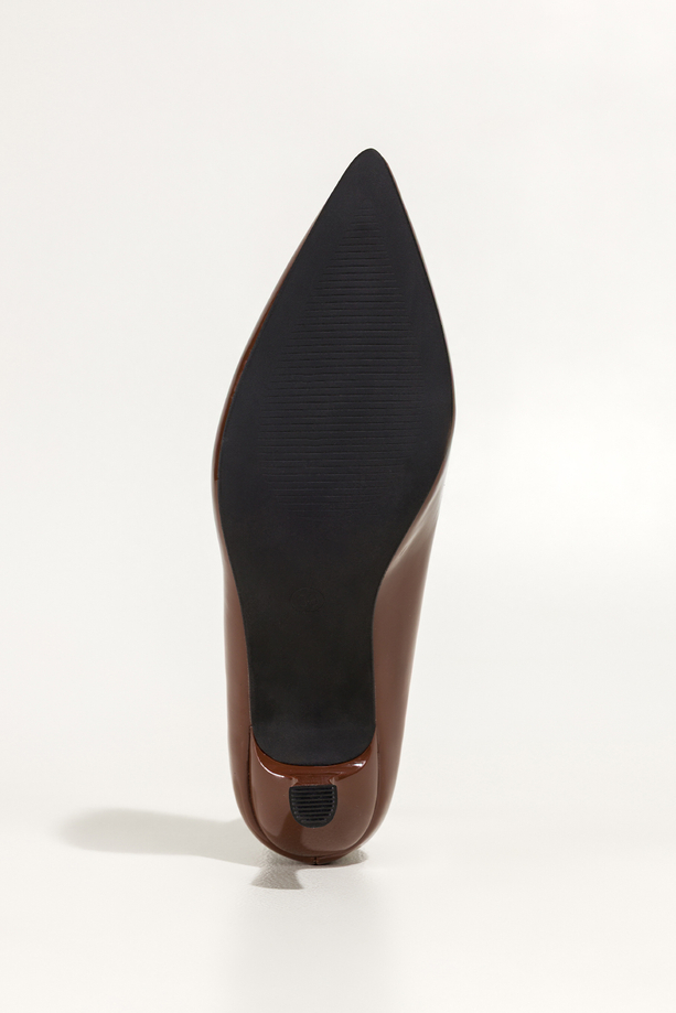 Brązowe czółenka damskie lakierowane szpilki obcas kieliszek Carla O7-17