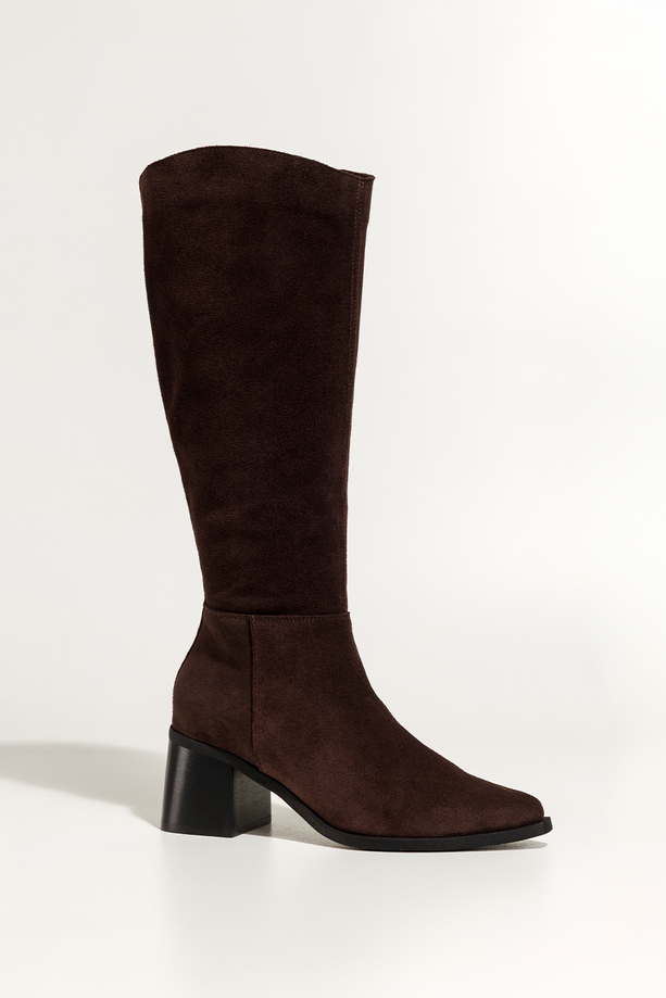 Czekoladowe kozaki skórzane damskie zamszowe na klocku szeroka cholewka PRODUKT POLSKI Casu 6997-496