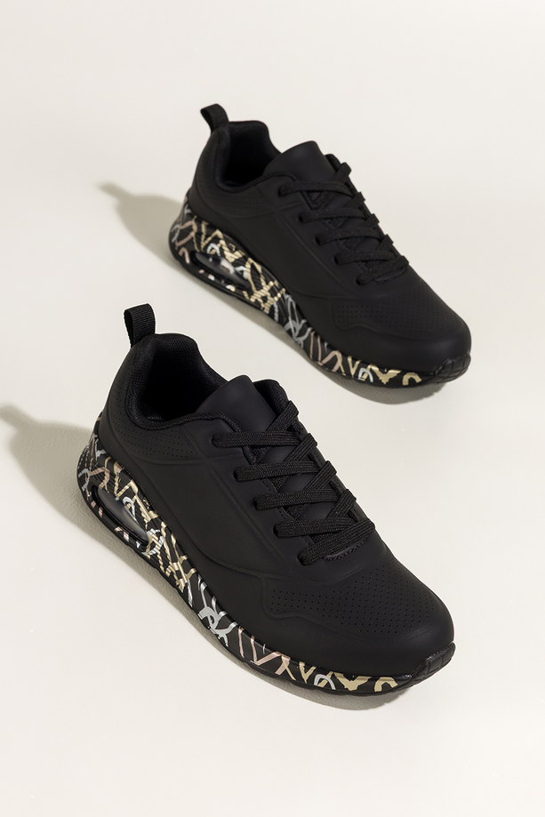 Czarne sneakersy damskie buty sportowe na koturnie z czarnym wzorem sznurowane Casu 0961-8