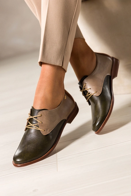 Zielone półbuty skórzane damskie płaskie złota ozdoba beżowe i brązowe wstawki sznurowane PRODUKT POLSKI Casu 5761-SLTO H