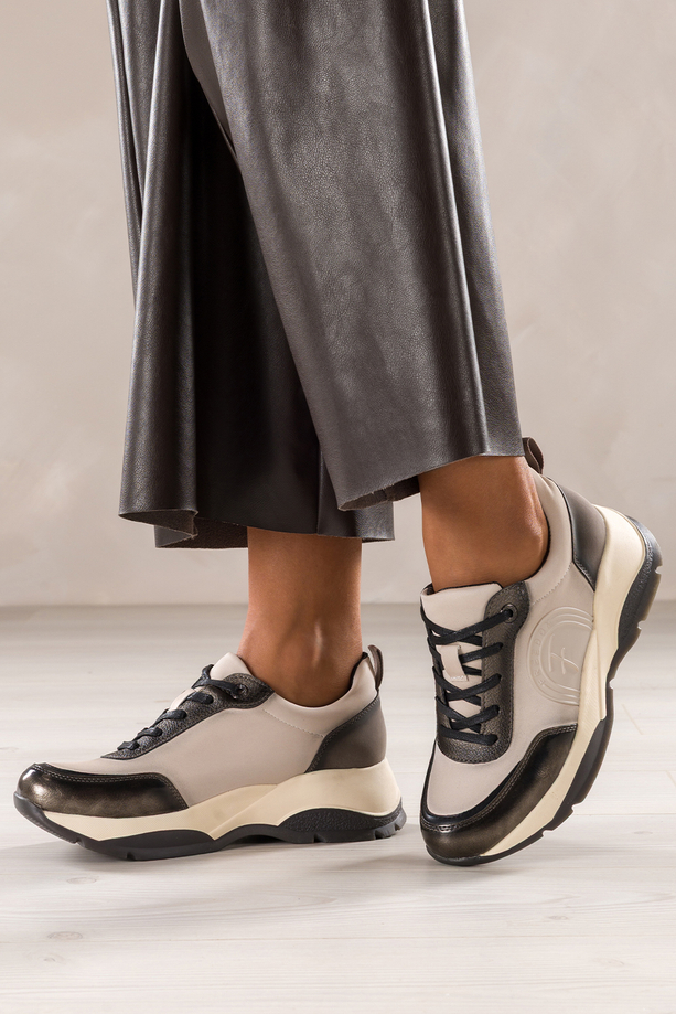 Szare sneakersy damskie buty sportowe na koturnie ze żłobieniami czarne wstawki sznurowane Carla 4982