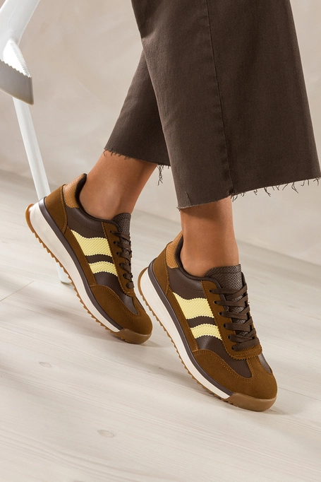 Camelowe sneakersy damskie buty sportowe na żłobionej podeszwie sznurowane beżowe wstawki Carla U76-692