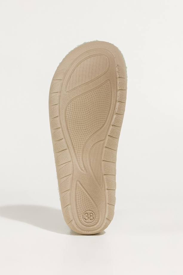 Miętowe kapcie damskie Inblu obuwie domowe z materiału typu baranek ozdobione sercami VG999966