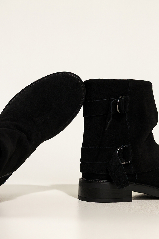 Czarne botki skórzane damskie z szeroką cholewką Sergio Leone niski obcas regulowane paski na cholewce YG74443-H