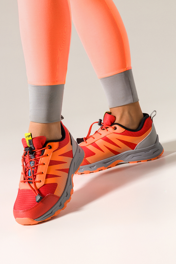 Czerwone buty sportowe trekkingowe damskie wodoodporne na żłobionej podeszwie z regulowaną elastyczną sznurówką pomarańczowe wstawki Casu 7590-6D