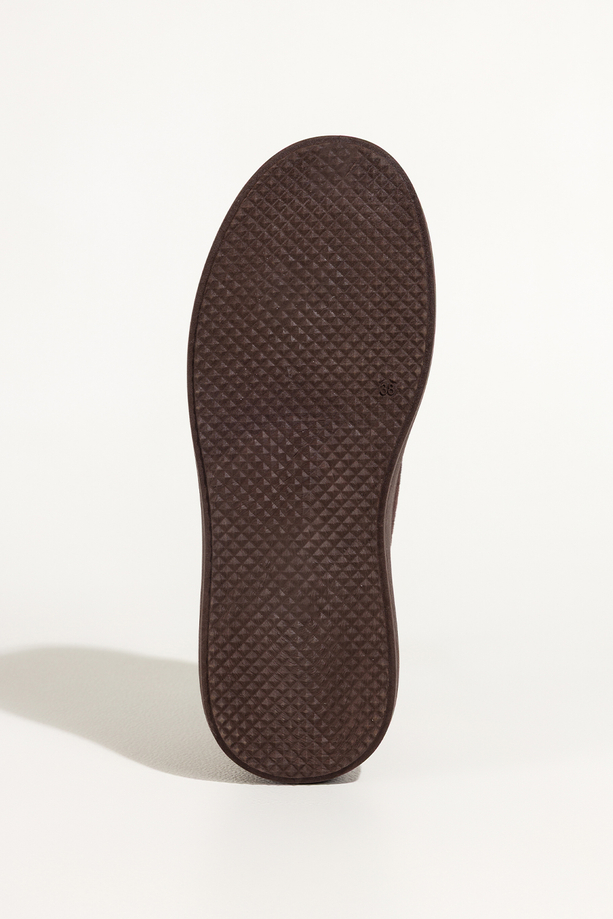 Czekoladowe sneakersy damskie buty sportowe ażurowe na platformie sznurowane Carla YO349K