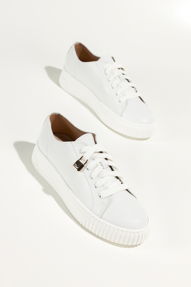 Białe sneakersy skórzane damskie buty sportowe na platformie z kłódką sznurowane PRODUKT POLSKI Casu 1145