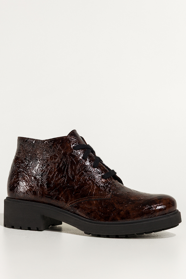 Brązowe botki skórzane damskie lakierowane z wzorem sznurowane PRODUKT POLSKI Casu 444