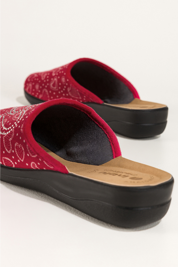 Czerwone kapcie damskie Inblu obuwie domowe serca z cyrkoniami wkładka soft XU989Y99