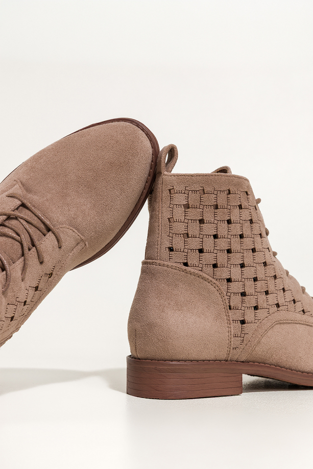 Beżowe botki damskie płaskie ażurowa cholewka sznurowane Carla S7474-7