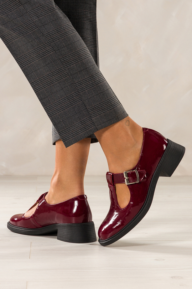 Bordowe półbuty skórzane damskie lakierowane z wycięciami PRODUKT POLSKI Casu 414