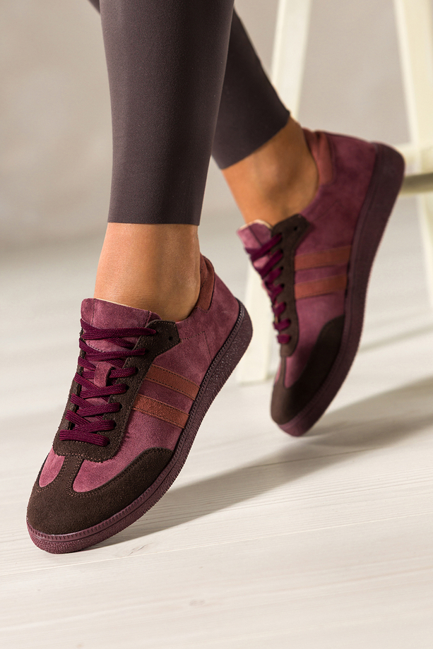 Bordowe sneakersy skórzane damskie buty sportowe na elastycznej podeszwie czekoladowe wstawki sznurowane PRODUKT POLSKI Casu M8931