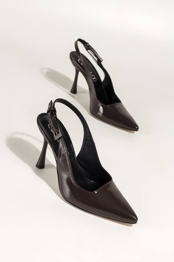 Czekoladowe czółenka skórzane damskie szpilki lakierowane z odkrytą piętą obcas kieliszek PRODUKT POLSKI Casu 7007-329