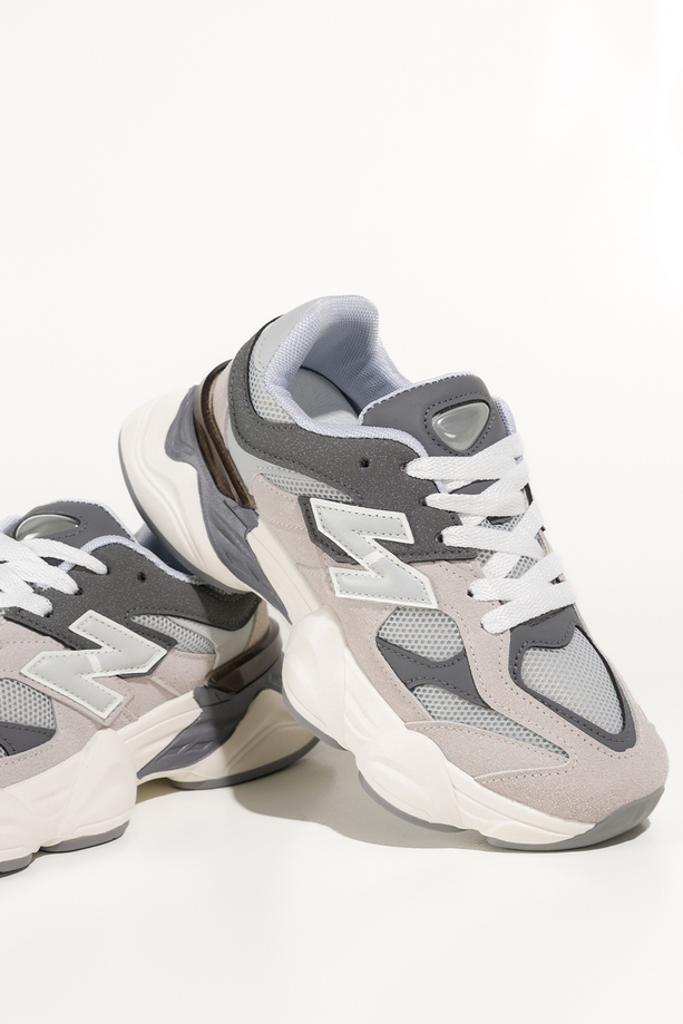 Szare sneakersy damskie buty sportowe z perforacją na białej platformie sznurowane Casu Y808-7