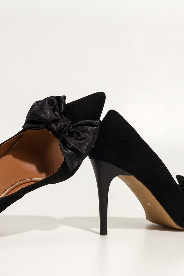 Czarne czółenka skórzane damskie szpilki z satynową kokardą PRODUKT POLSKI Casu 7006-699-YOP