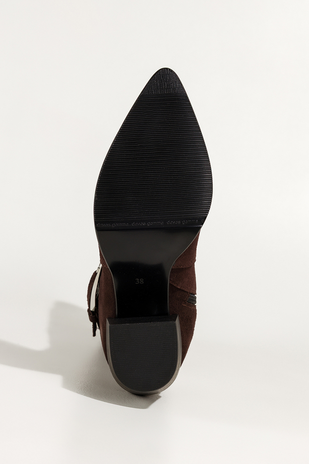 Czekoladowe kozaki skórzane damskie kowbojki na szerokim ściętym klocku pasek ze srebrną klamerką PRODUKT POLSKI Casu 29843