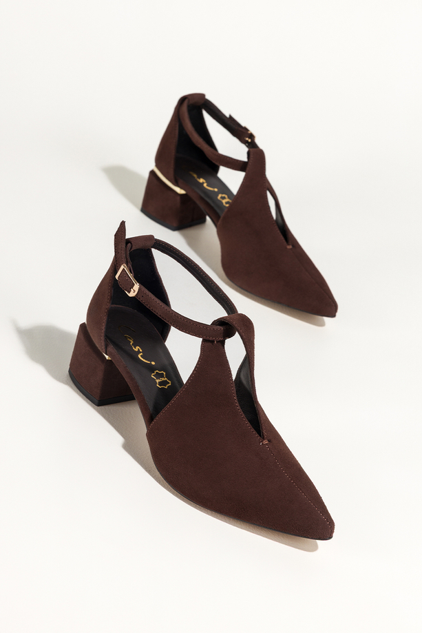 Czekoladowe czółenka skórzane damskie na ozdobnym klocku pasek wokół kostki PRODUKT POLSKI Casu 7690-648