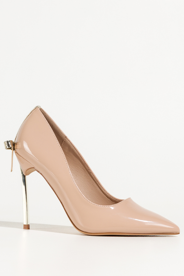 Beżowe czółenka damskie szpilki lakierowane złoty obcas z kokardą Carla BQB077