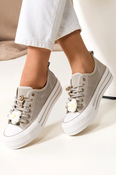 Szare trampki damskie ażurowe sneakersy na platformie sznurówka z kwiatem i ozdobami Carla QY880-13