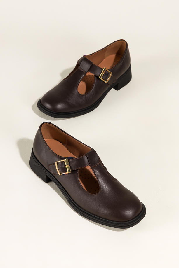 Czekoladowe półbuty skórzane damskie z wycięciami PRODUKT POLSKI Casu 414