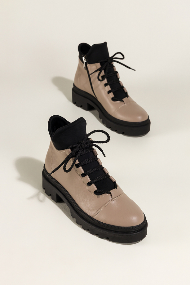 Beżowe botki skórzane damskie na bieżnikowanej podeszwie sznurowane PRODUKT POLSKI Casu A099