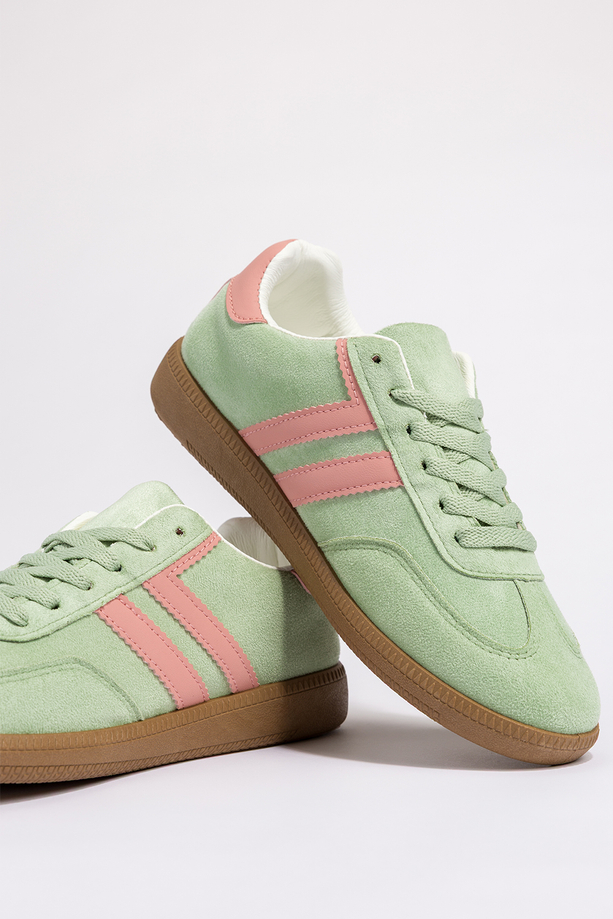 Zielone sneakersy damskie na elastycznej płaskiej podeszwie podwójne sznurówki Casu B-6610