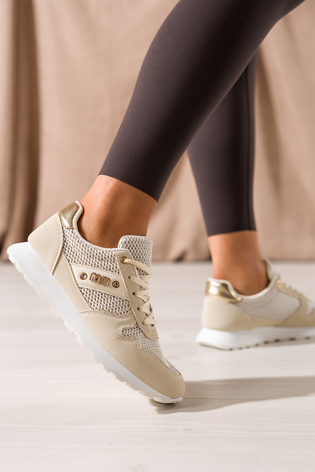 Beżowe sneakersy damskie na białej platformie ze żłobieniami cholewka z siateczką złote wstawki ozdoba z cyrkoniami sznurowane Casu LA308P
