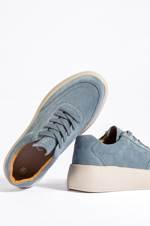 Niebieskie sneakersy skórzane damskie creepersy na platformie sznurowane Carla 2323