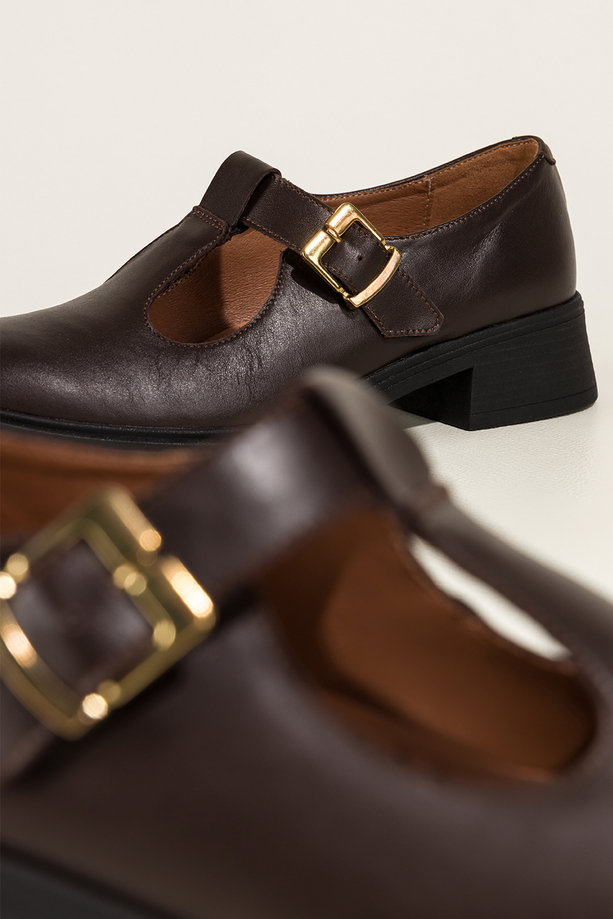 Czekoladowe półbuty skórzane damskie z wycięciami PRODUKT POLSKI Casu 414