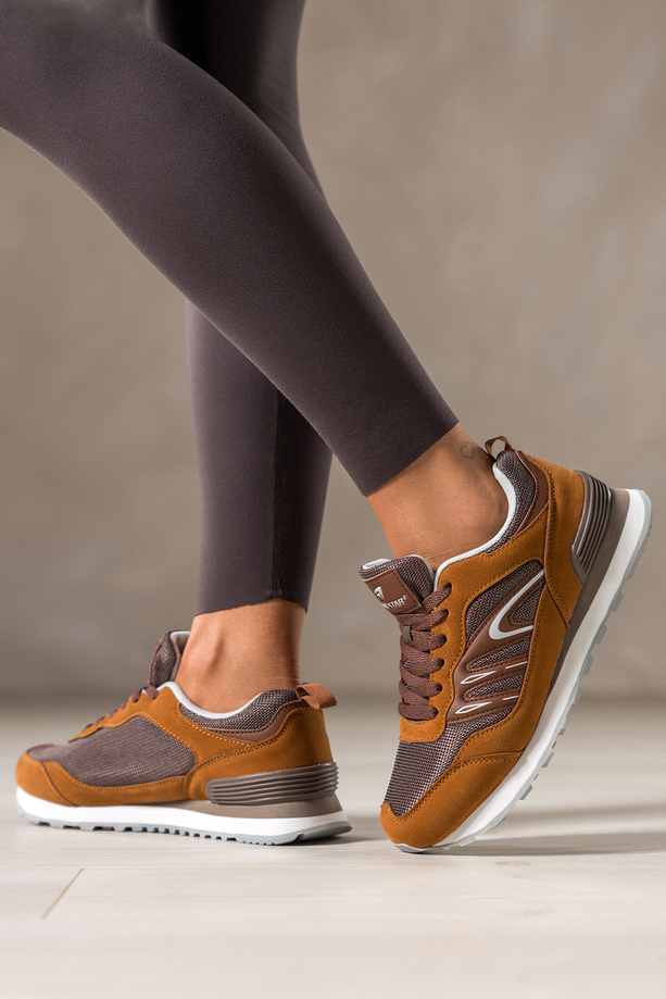 Brązowe sneakersy damskie buty sportowe na żłobionej podeszwie sznurowane ciemnobrązowe wstawki Casu 7398-3D