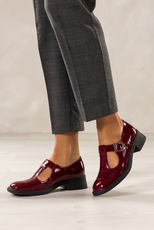 Bordowe półbuty skórzane damskie lakierowane z wycięciami PRODUKT POLSKI Casu 414