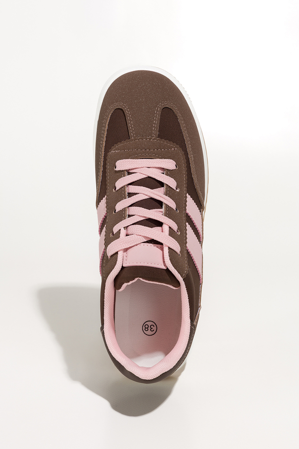 Brązowe sneakersy damskie buty sportowe na białej platformie różowe wstawki sznurowane Casu 7K87-BW5746-98