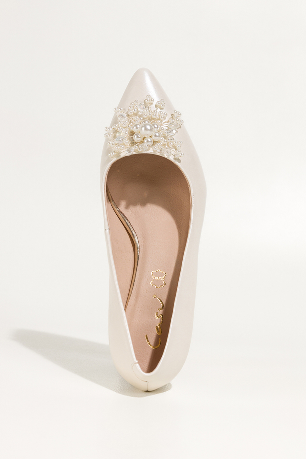 Czółenka ecru skórzane damskie z perłową powłoką ozdoba z perełek i kryształków PRODUKT POLSKI Casu 6923-868