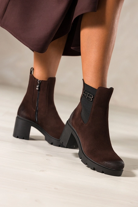 Czekoladowe botki skórzane damskie na szerokim klocku z gumą stalowa ozdoba PRODUKT POLSKI Casu 39602